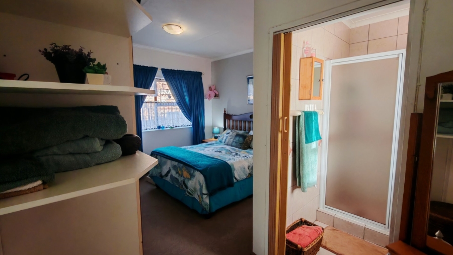 3 Bedroom Property for Sale in Deoville Park Western Cape